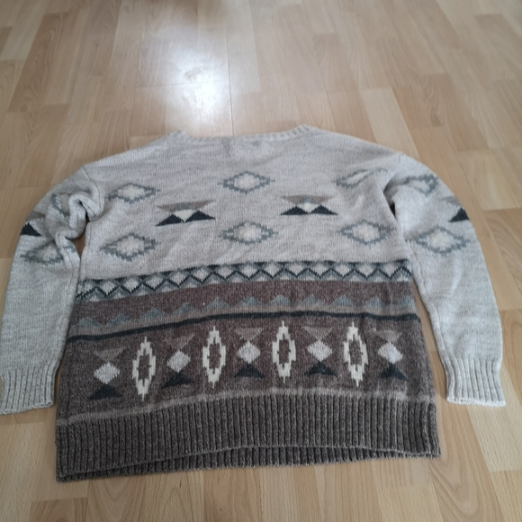 Ladies American Eagle sweater like new - Picture 4 of 5